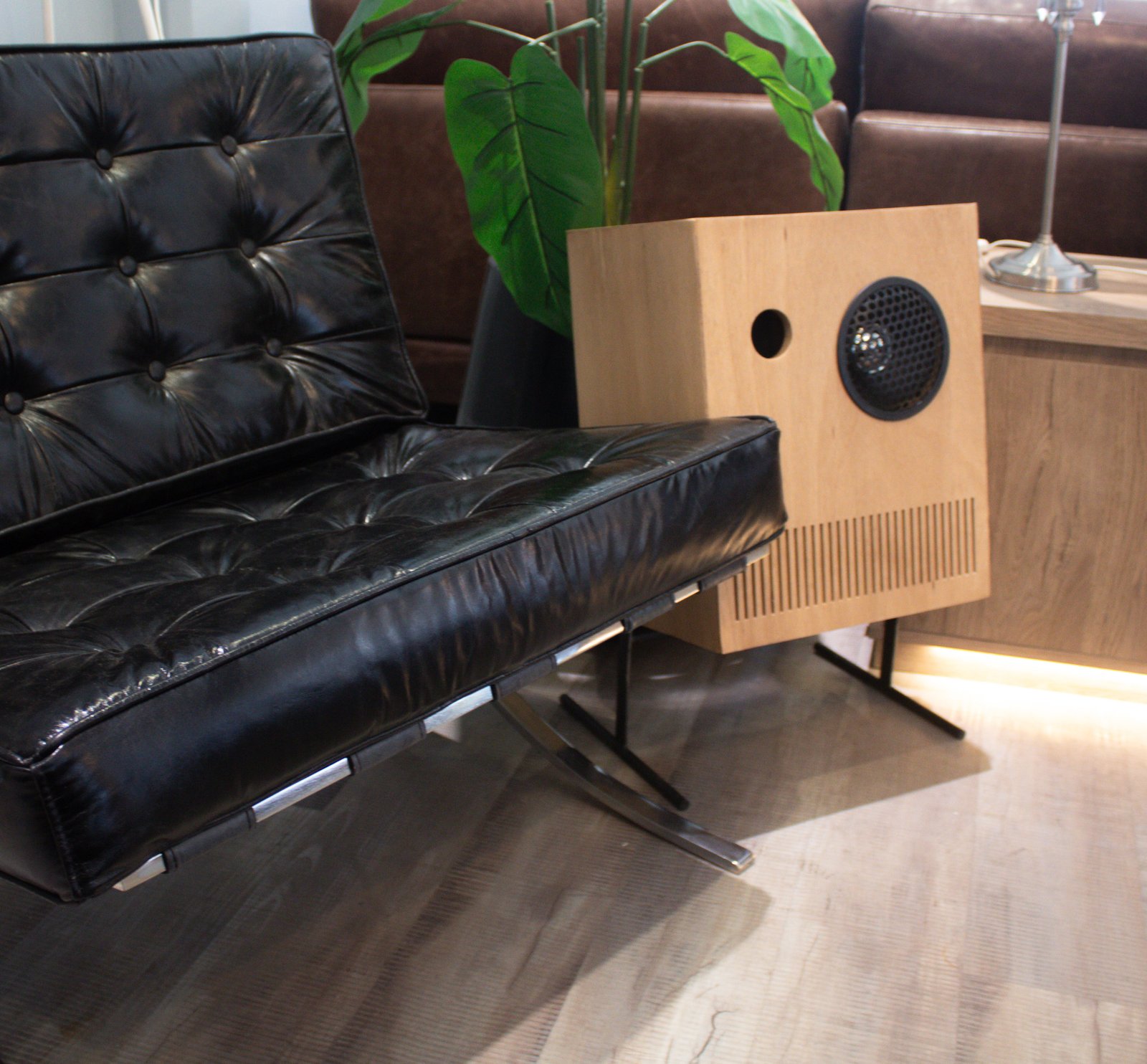 Parlante Bauhaus en living